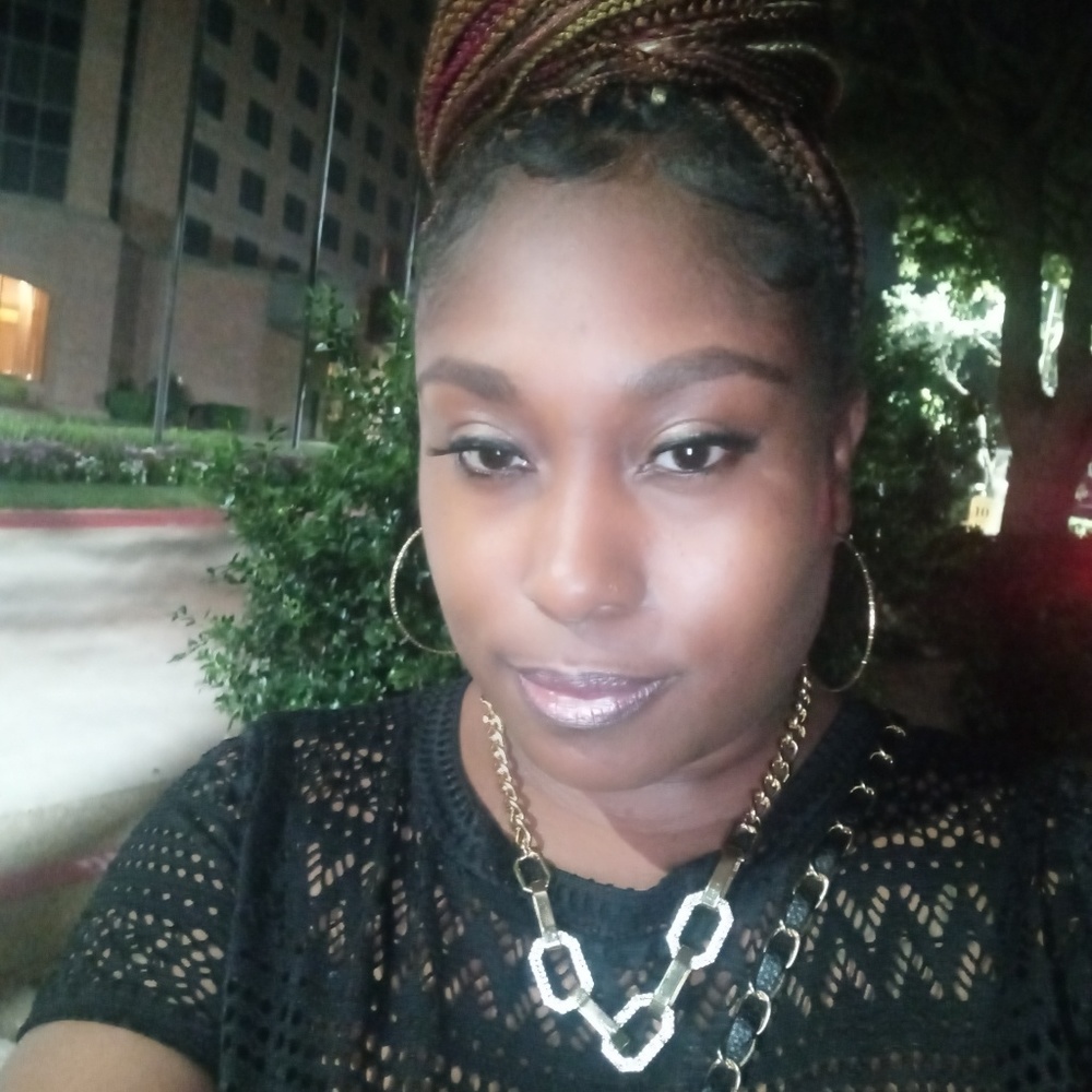 Meet your Posher, Dominique